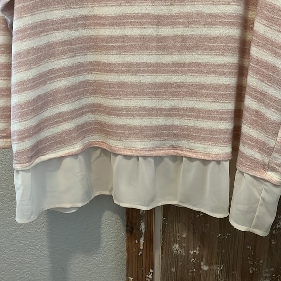 Torrid Size 3 Tunic knit blouse w faux under layer, feminine pink and cream - Picture 4 of 7